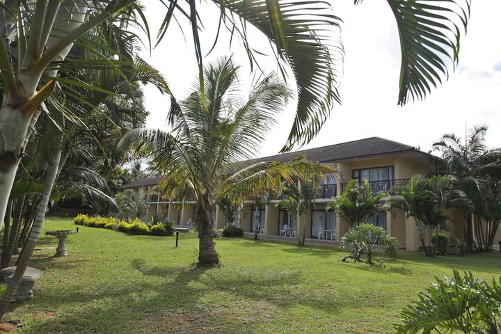 Elephant Lake Hotel - thumb 6