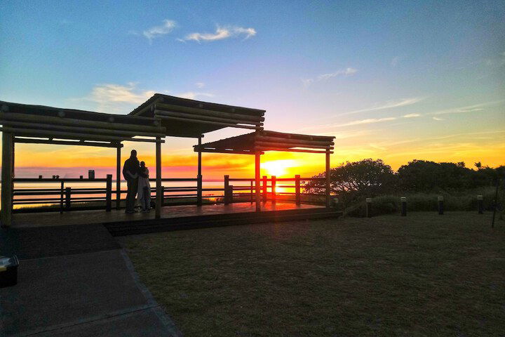 Elephant Lake Hotel - thumb 5