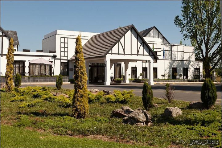 ANEW Hotel Hilton - thumb 1