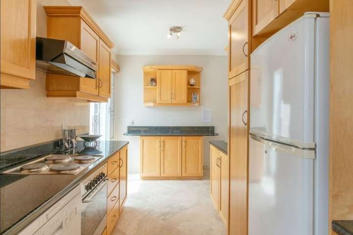 Bantry Beach Luxury Suites - thumb 4