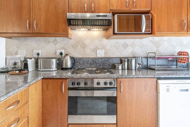 Bantry Beach Luxury Suites - thumb 2