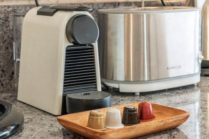 Bantry Beach Luxury Suites - thumb 7