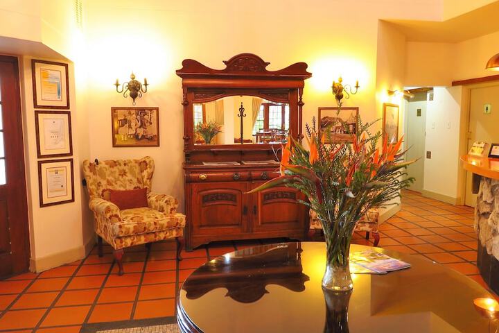 Oakhurst Hotel - thumb 6