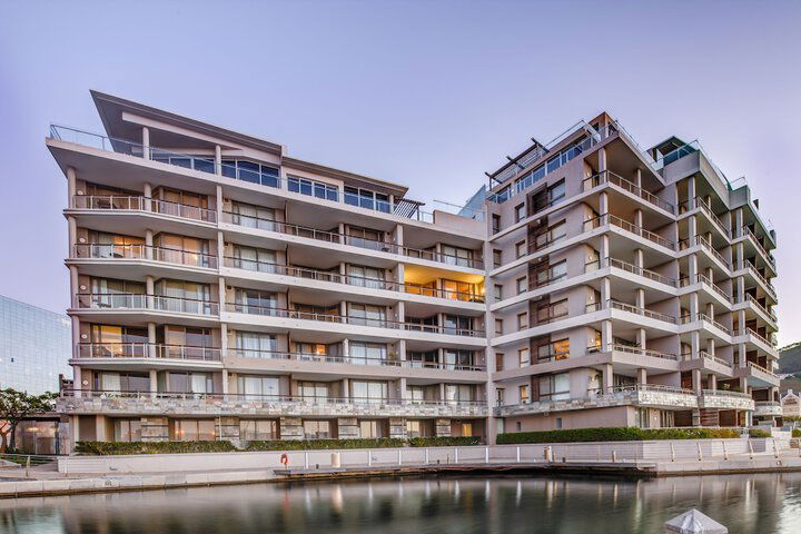 Canal Quays Luxury Apartments - thumb 7