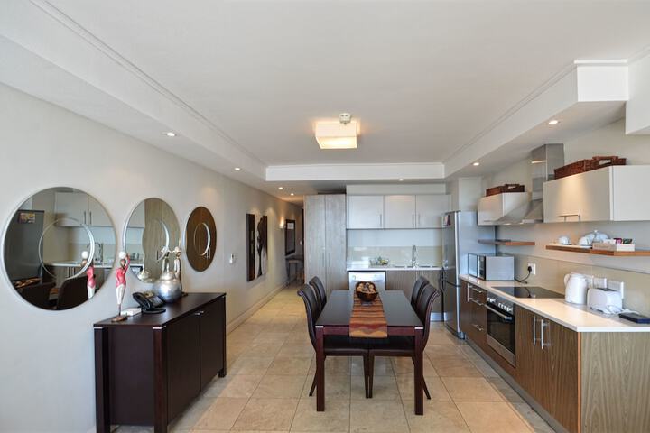 Canal Quays Luxury Apartments - thumb 4