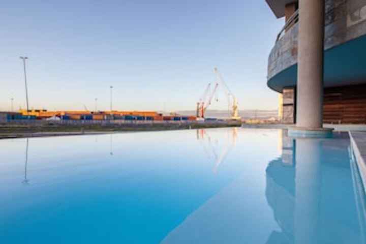 Canal Quays Luxury Apartments - thumb 0
