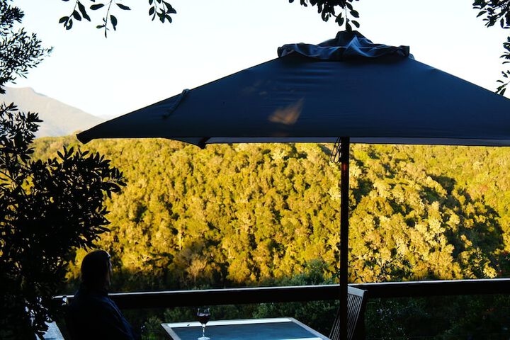 Hog Hollow Country Lodge - thumb 1