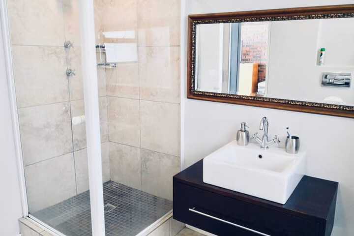1 Bedroom Apartment In Cape Town City Centre - thumb 7