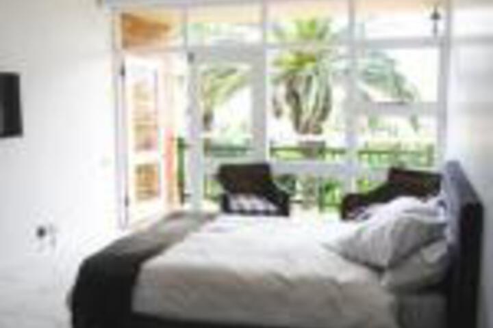 Brookes Hill Suites - thumb 0