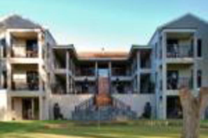 Fourteenth Green Guest Lodge - thumb 0