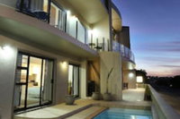 Bar T Nique Guest House