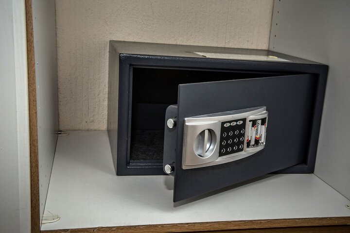 First Group Qwantani - thumb 2