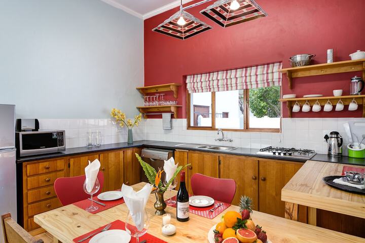 GUBAS DE HOEK Meet Eat Sleep - thumb 6