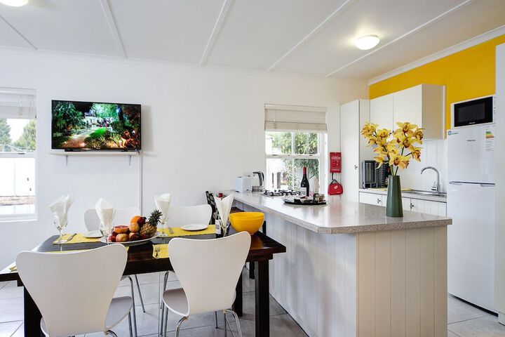 GUBAS DE HOEK Meet Eat Sleep - thumb 2