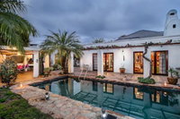 GUBAS DE HOEK meet eat sleep