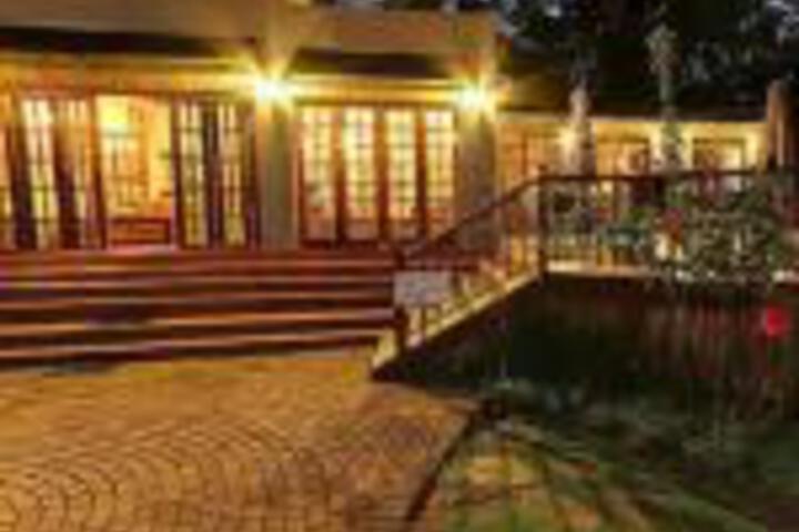 Hulala Lakeside Lodge - thumb 0