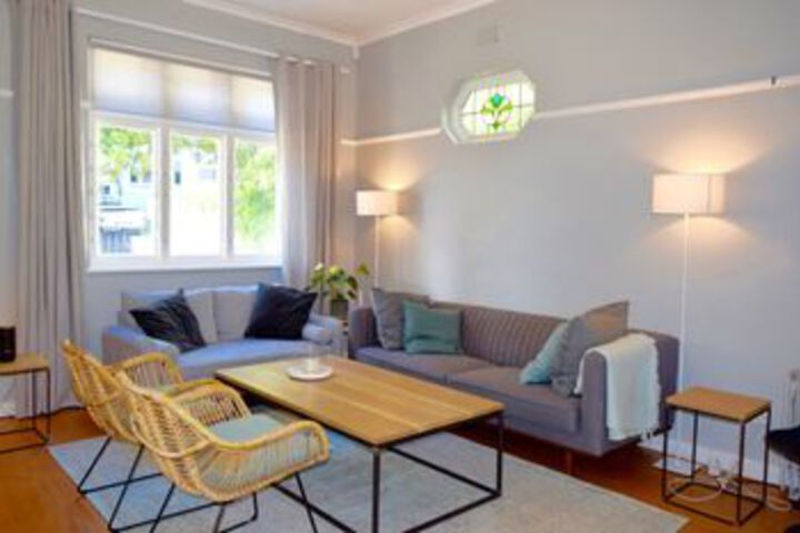 2 Bedroom House With Garden - thumb 3