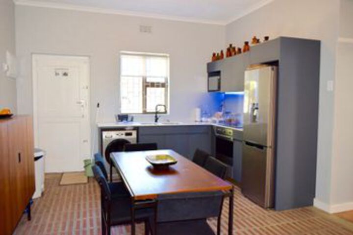 2 Bedroom House With Garden - thumb 1