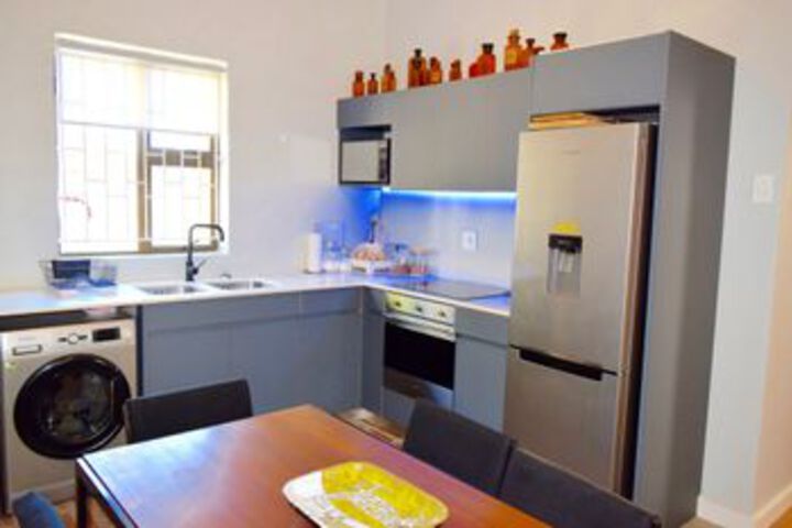2 Bedroom House With Garden - thumb 4
