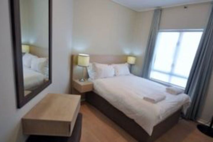 3 Bedroom Apartment In Central Cape Town - thumb 3