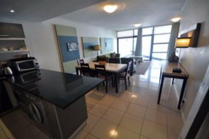 3 Bedroom Apartment In Central Cape Town - thumb 1