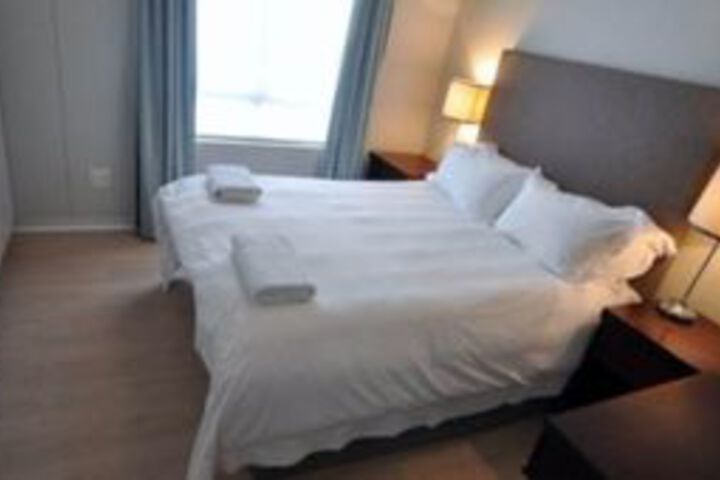 3 Bedroom Apartment In Central Cape Town - thumb 0