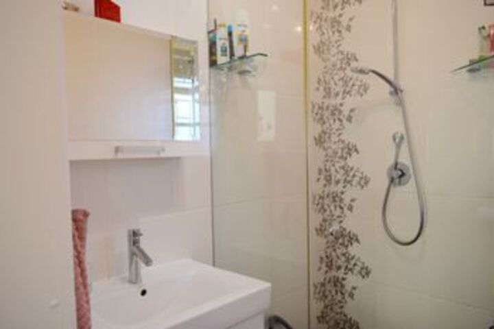 1 Bedroom Apartment In Greenpoint - thumb 2