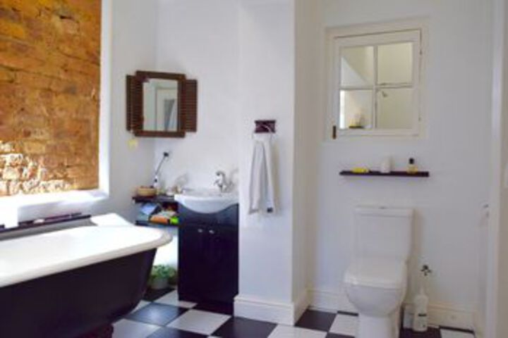 2 Bedroom House In Observatory Cape Town - thumb 4