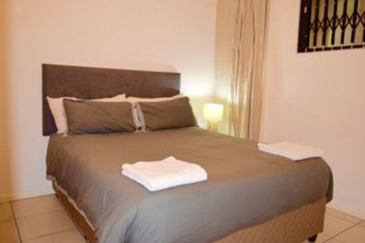 1 Bedroom Flat With Views Of Table Mountain & Lions Head - thumb 0