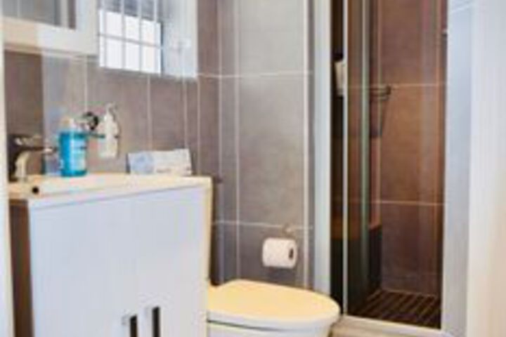 1 Bedroom Apartment With Table Mountain Views - thumb 7