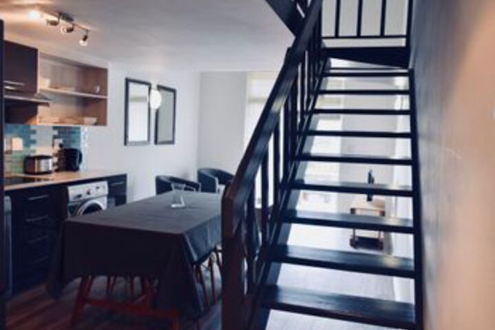 1 Bedroom Apartment With Table Mountain Views - thumb 5