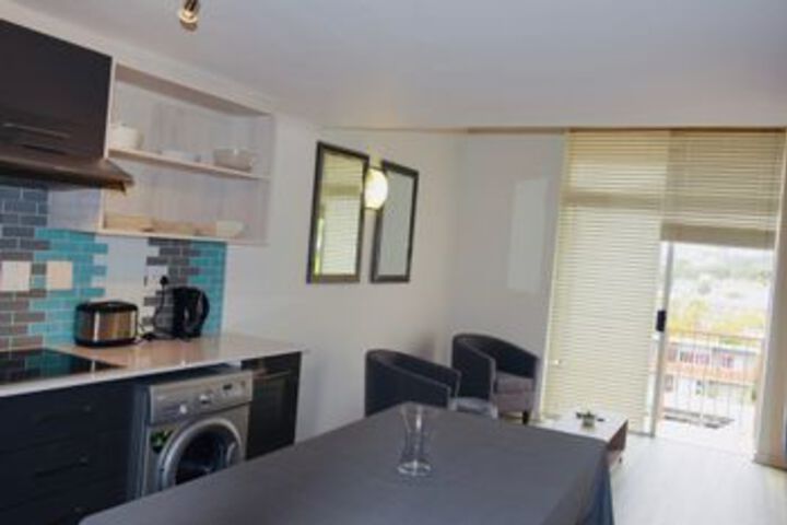 1 Bedroom Apartment With Table Mountain Views - thumb 0