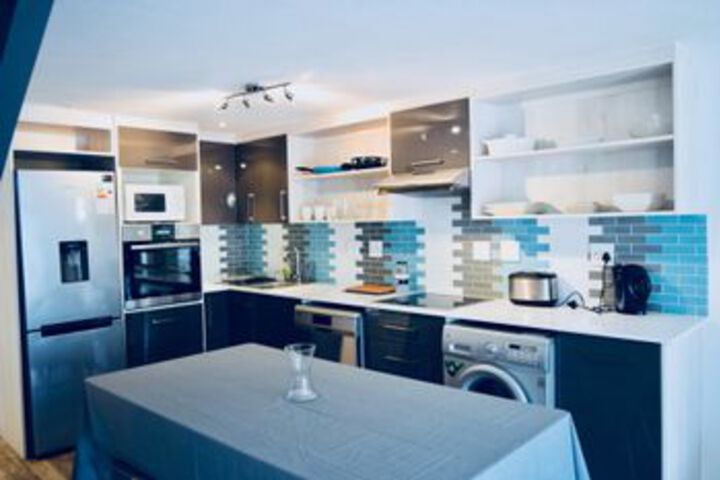 1 Bedroom Apartment With Table Mountain Views - thumb 4