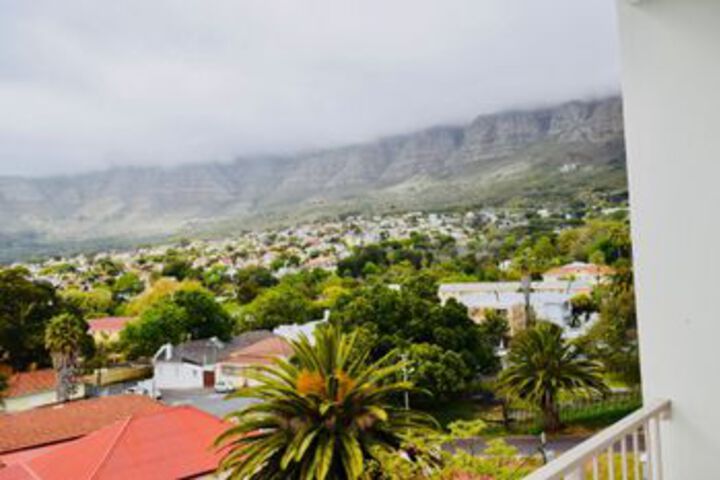 1 Bedroom Apartment With Table Mountain Views - thumb 6