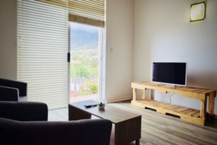 1 Bedroom Apartment With Table Mountain Views - thumb 1