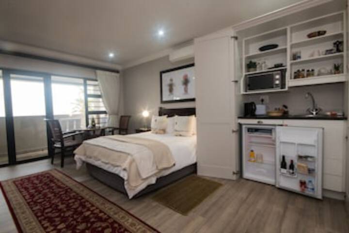 Hillside Guesthouse - thumb 0