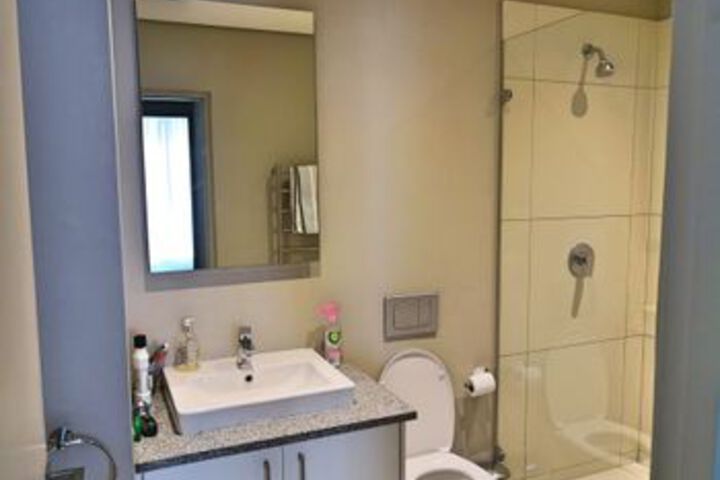 1 Bedroom Apartment In Cape Town - thumb 7