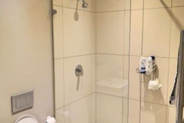 1 Bedroom Apartment In Cape Town - thumb 2