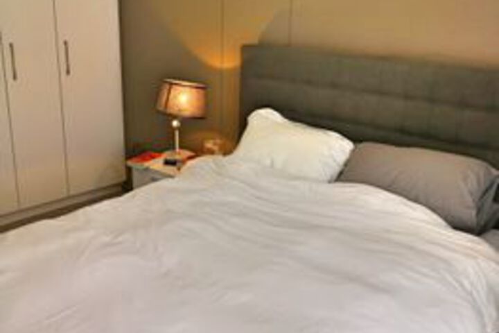 1 Bedroom Apartment In Cape Town - thumb 3