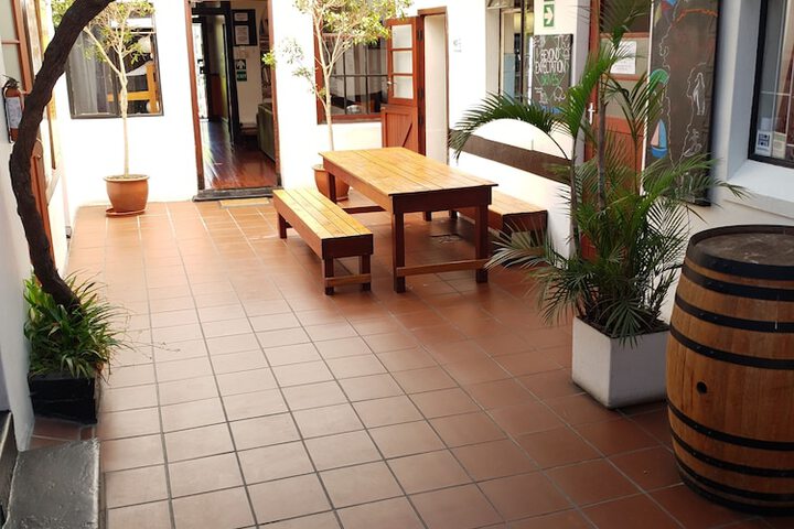 Zebra Crossing Backpackers - thumb 2