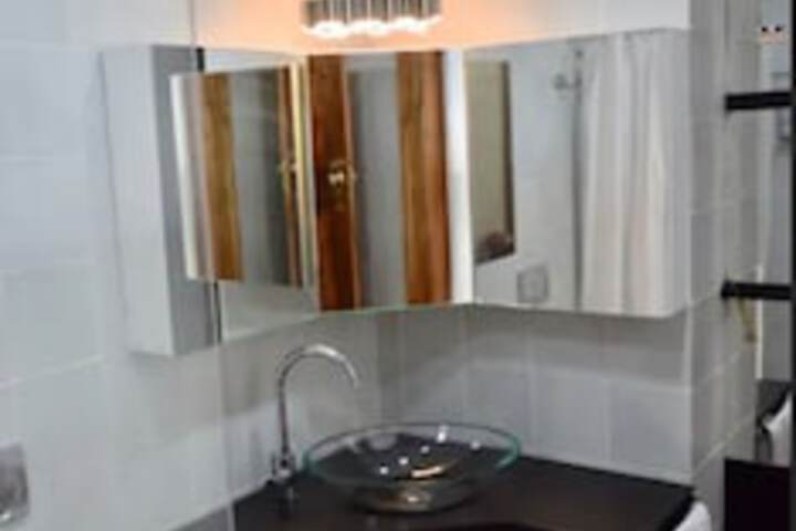 3 Bedroom House With Pool In Observatory - thumb 4