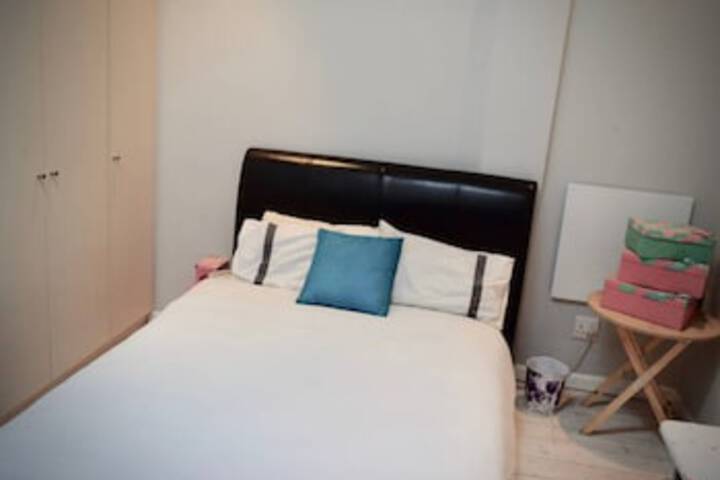 2 Bedroom Designer Apartment In Cape Town City Centre - thumb 5
