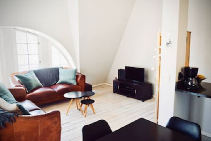 2 Bedroom Designer Apartment In Cape Town City Centre - thumb 3