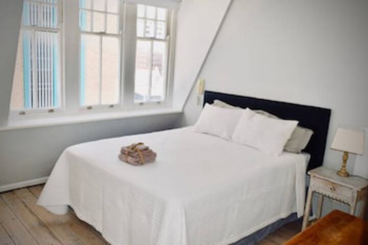 2 Bedroom Designer Apartment In Cape Town City Centre - thumb 4