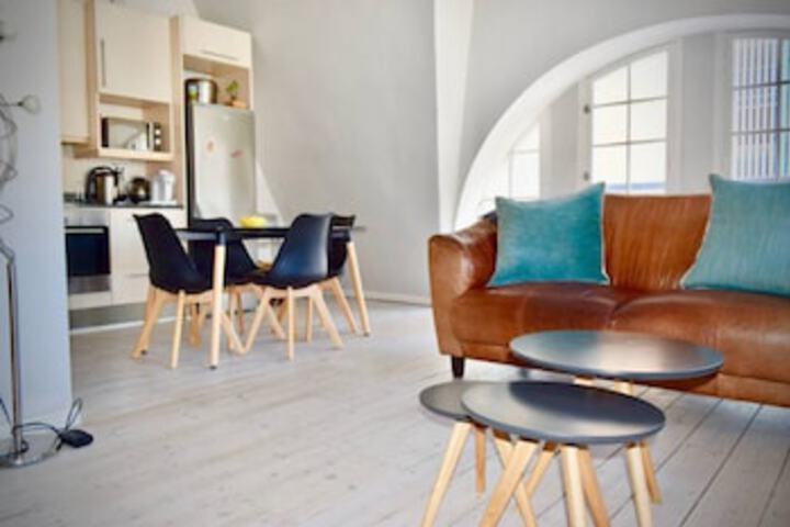 2 Bedroom Designer Apartment In Cape Town City Centre - thumb 2