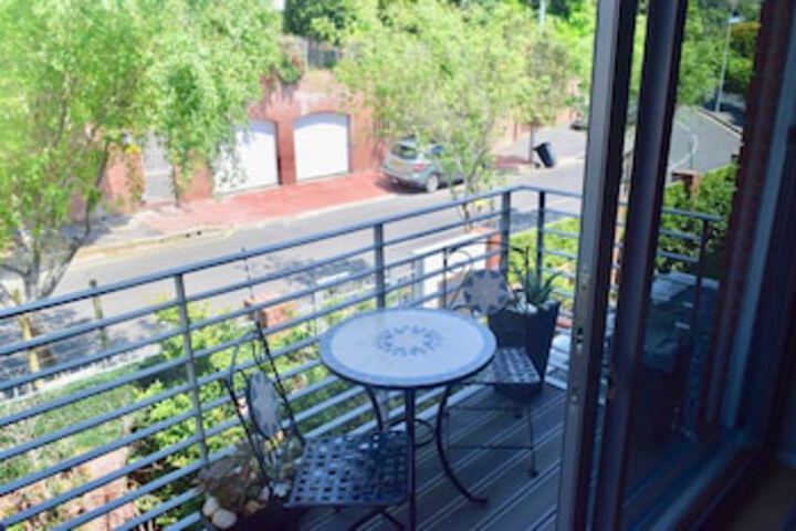 2 Bedroom Apartment With Views In Cape Town - thumb 0
