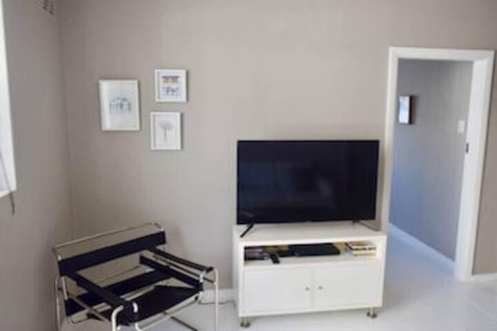 2 Bedroom In Sea Point With Huge Balcony - thumb 2