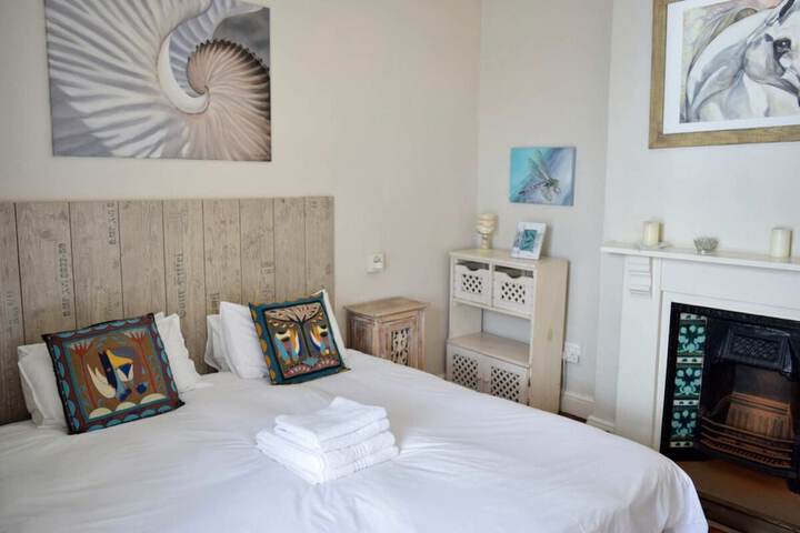 2 Bedroom Home With Private Garden - thumb 2