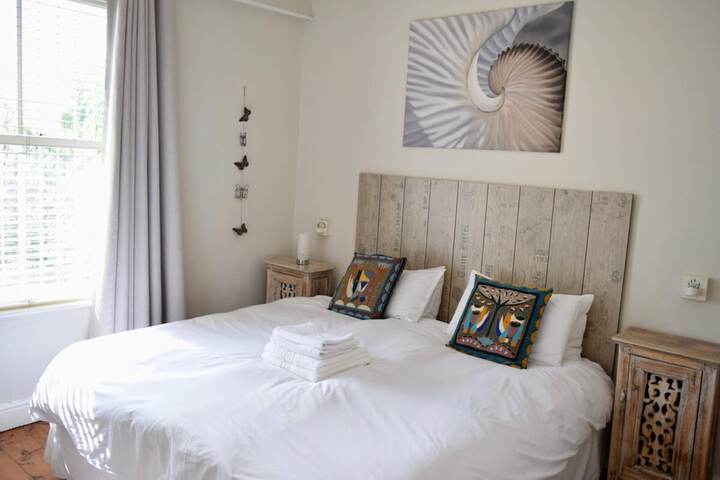 2 Bedroom Home With Private Garden - thumb 4