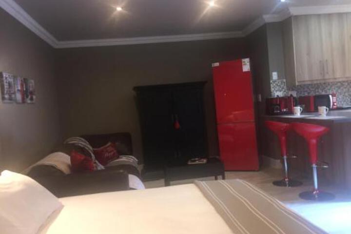 Rozenhof Guest Cottages - thumb 1